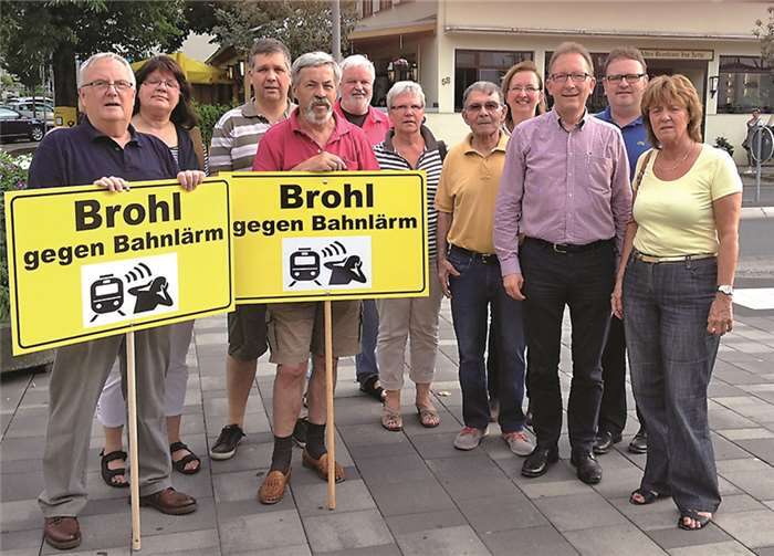 Die Brohler Abordnung demonstrierte gemeinsam mit dem CDU-Abgeordneten Erwin Rüddel in Neuwied.