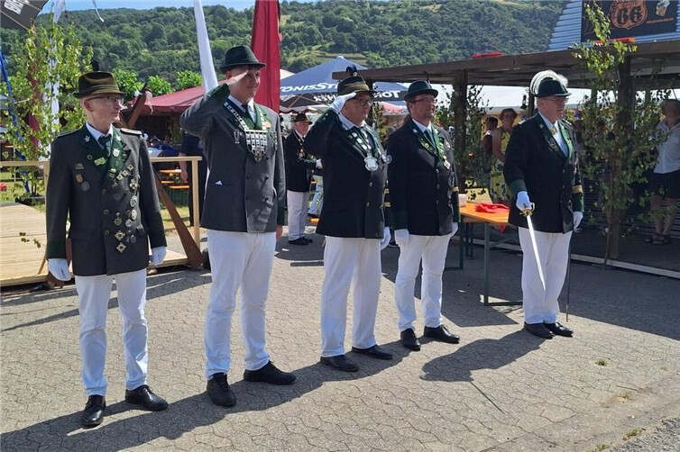 Die Brohler Majestäten des Bezirks Rhein-Ahr Bezirkskönig sportlich Josef „Jojo“ Laux und Bezirksprinz Nico Schmitz 