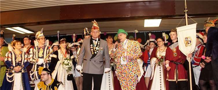 Die Brohler Narrenzunft mit ihrem Prinzenpaar besuchte die Quellenstadt.Eine gute Gelegenheit, seitens der KG Dieter Baunach für die Unterstützung währendder Renovierung des „Backstage-Bereiches“ Danke zu sagen. Fotos: Gerd Rothbrust