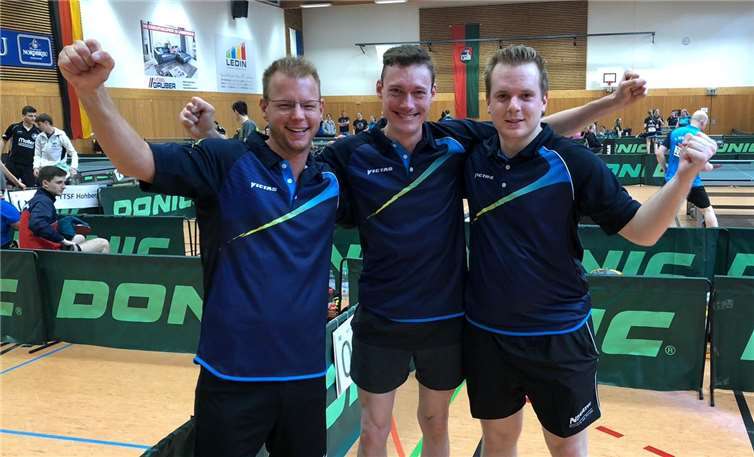 Die Bronzemedaillengewinner des VfL Oberbieber: mit blauem Trikot (v.l.) Thomas Bauer, Jörg Röder, Mathias Waldorf.Foto: privat