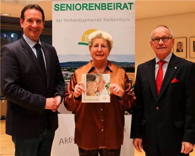 Die Broschüre 20 Jahre Seniorenbeirat. Foto: VG Weißenthurm / Katharina Demleitner