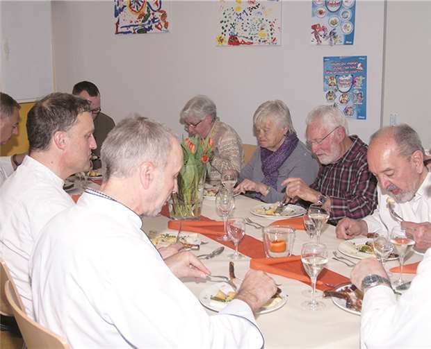 Die „Bruderschaft der kochenden Männer“ überraschte die Gäste von Gang zu Gang immer wieder neu.privat