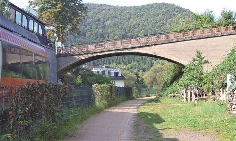 Die Brücke am Recher Bahnhof muss einem Neubau weichen. WITE