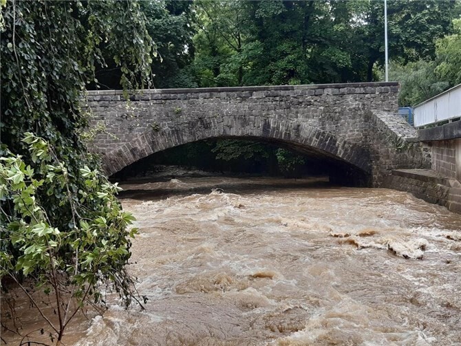 Stadt setzt weiter auf naturnahe Entwicklung an der Nette  Die Brücke an der Bürresheimer Straße bleibt erhalten. Foto: Rainer Korz