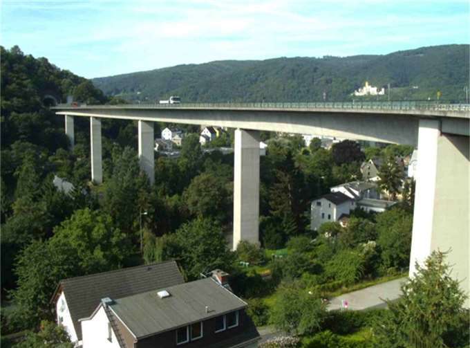 Die Brücke der B42 über die Lahn.  Foto: LBM