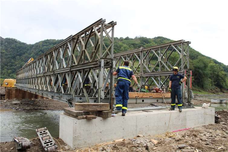 Die Brücke hat eine Traglast von bis zu 30 Tonnen. Fotos: DU