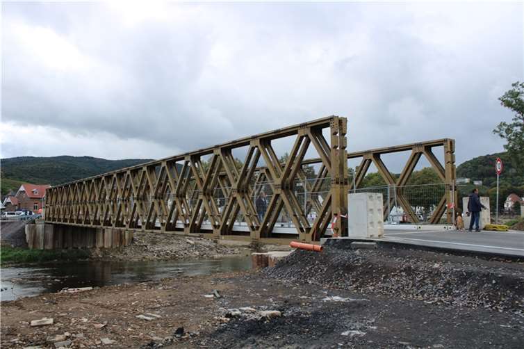 „Eine Verbindung zueinander“ Die Brücke hat zwei Fahrspuren mit jeweils bis zu 30 Tonnen Nutzlast.