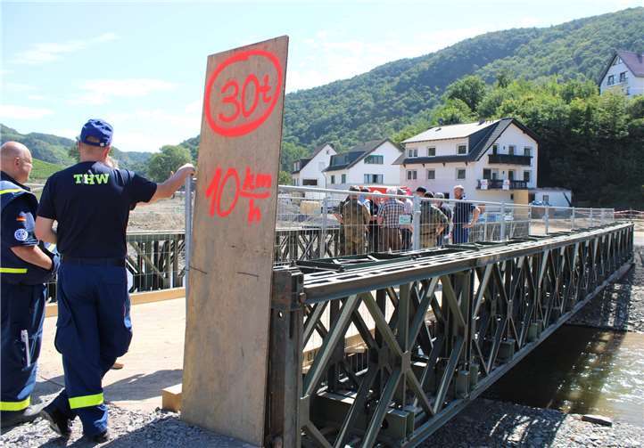 Die Brücke kann bis zu 30 Tonnen Last tragen.