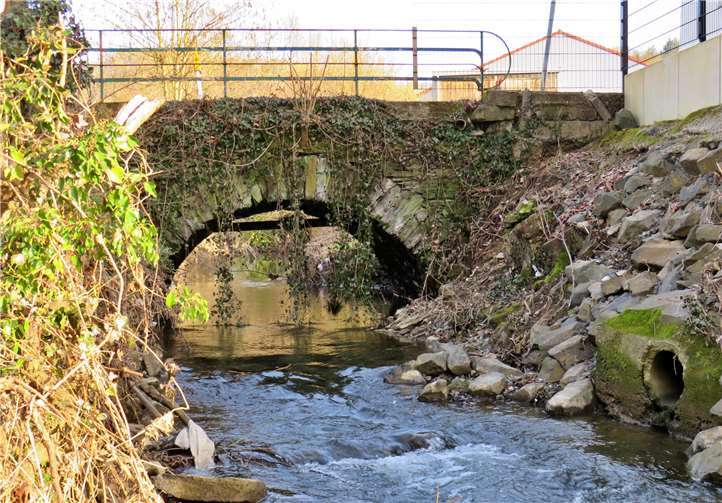 Die Brücke über den Mühlengraben wird neu gebaut. Fotos: privat