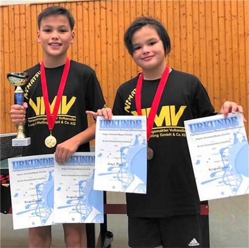 Die Brüder Mika (l.) und Felix Korn, erfolgreichste Teilnehmer bei den Meisterschaften der Region.  Foto: M. Schreiber