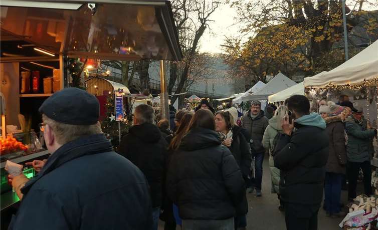Die Buden und Verkaufsstände waren mit ihrer Angebotsvielfalt ein echter Besuche...