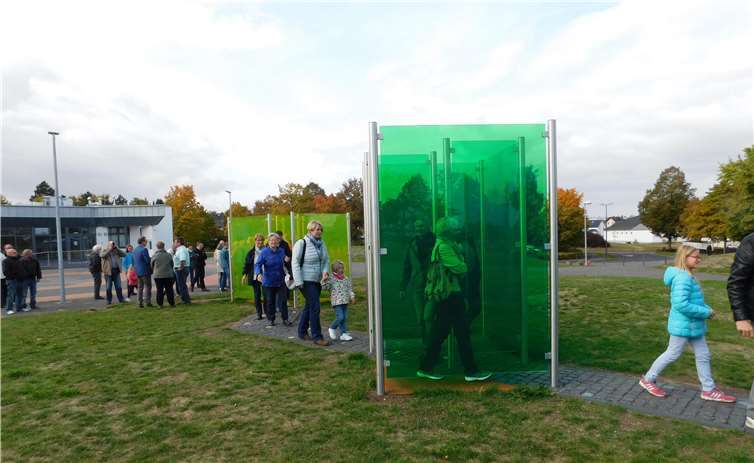 Die Bürger „erspüren“ den Pfad.