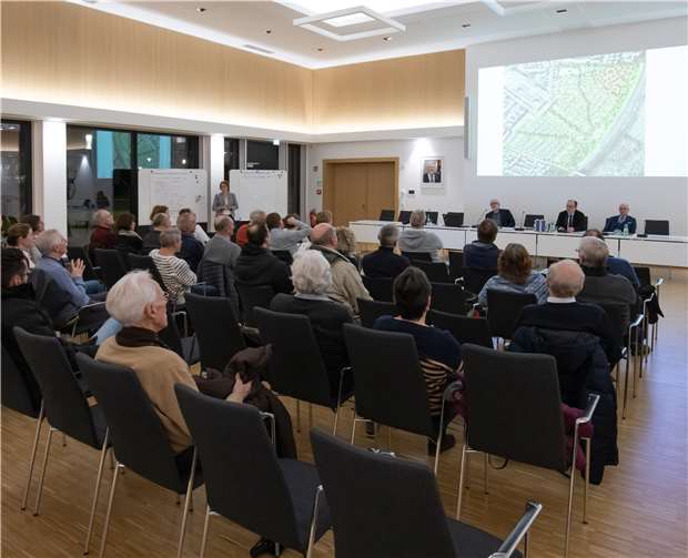 Die Bürger stellen tun ihre Meinung zum ersten Entwurf kund. Fotos: CEW