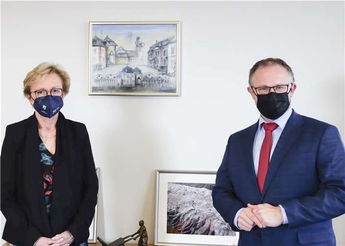 Die Bürgerbeauftragte Barbara Schleicher-Rothmund hielt ihren Sprechtag im Verwaltungsgebäude der Stadtverwaltung Neuwied ab, wo sie von Oberbürgermeister Jan Einig begrüßt wurde. Quelle: Stadt Neuwied