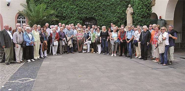 Die Bürgergemeinschaft Pro Heimbach-Weis e.V. bei ihrer Tour in die Weinpfalz.  Privat