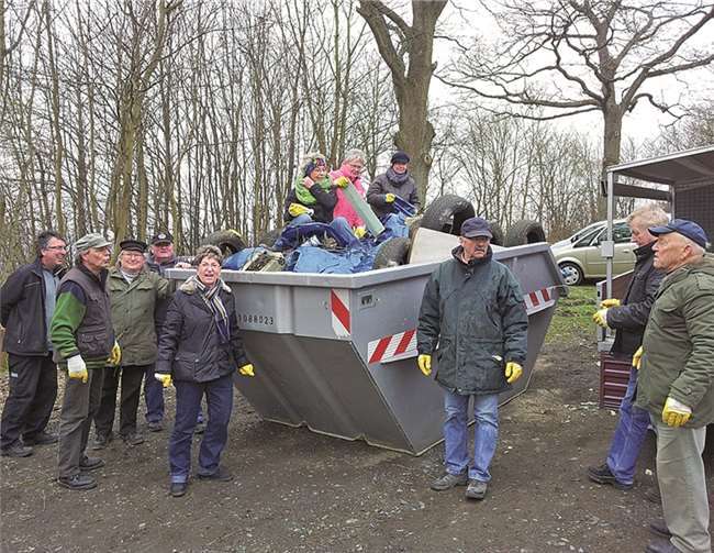 Die Bürgergesellschaft Hemmessen beim „Dreckwegtag“.RERE