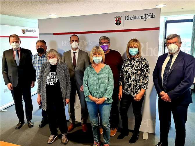 Minster verspricht Hilfe Die Bürgerinitiative Gesundheitsversorgung Adenauer Land e.V. war ein weiteres Mal zu Besuch beim neuen Gesundheitsminister von Rheinland Pfalz, Clemens Hoch, angetreten. Foto: privat