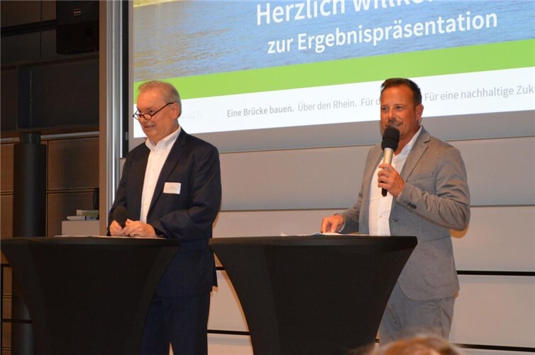 Ein starker Schulterschluss für die Region  Die Bürgermeister Karsten Fehr und Björn Ingendahl informierten über das Projekt. Foto: AB