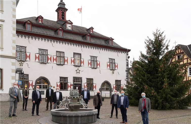 Die Bürgermeister und Verwaltungschefs der Rheinschiene informierten sich über den tauglichen Einsatz von Luftreinigungsgeräten in geschlossenen Räumen. Foto: CREATIVE PICTURE – Heinz-Werner Lamberz