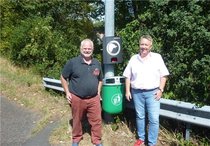 Die Bürgermeisterin, Ulrike Mohrs, überzeugte sich selbst vor Ort mit dem CDU-Ratsmitglied, Eitel Bohn, über die gelungene Maßnahme.