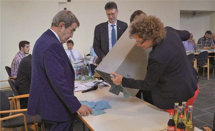 Die Bürgervertreter wählten in geheimer Wahl die drei ehrenamtlichen Beigeordneten.