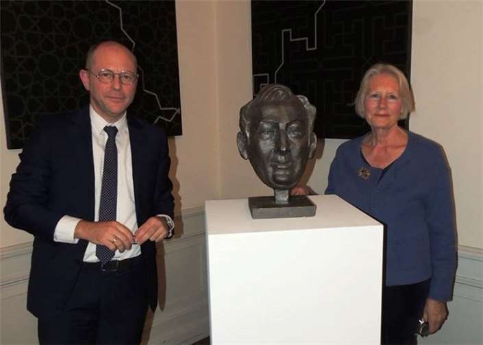 Die Büste von Johannes Wasmuth und seine Spender.