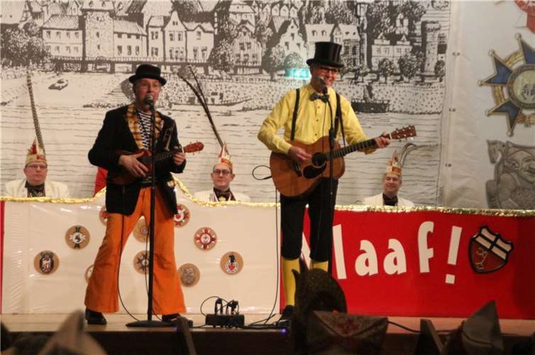 Die Büttenreder „Zwei Hillije“ brachten das Publikum mehr als einmal zu lautem Gelächter.