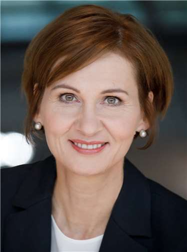 Die Bundestagsabgeordnete Bettina Stark-Watzinger besucht den Kreis Ahrweiler und möchte über Frauen und Finanzen diskutieren. Sie ist Mutter von zwei Kindern und Vorsitzende im Finanzausschuss des Bundestags. Foto: Tobias Koch