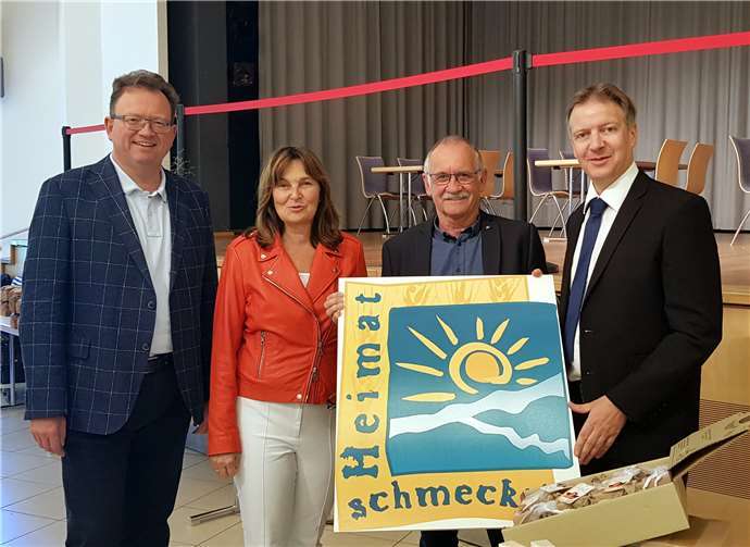 Die Bundestagsabgeordnete und CDU-Kreisvorsitzende Mechthild Heil, der CDU-Fraktionsvorsitzende im Kreistag Mayen-Koblenz, Georg Moesta (links), der Geschäftsführer der CDU-Kreistagsfraktion, Horst Hohn (rechts), und das Kreistagsmitglied Ernst Einig (Zweiter von rechts) überzeugten sich von der Vielfalt und Qualität der heimischen Erzeugnisse.Foto: privat