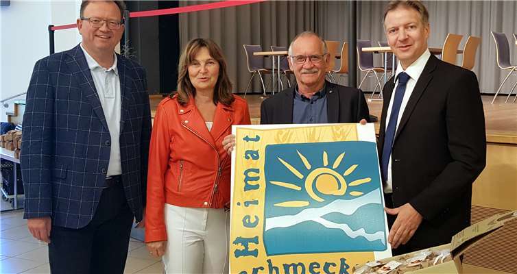 Die Bundestagsabgeordnete und CDU-Kreisvorsitzende Mechthild Heil, der CDU-Fraktionsvorsitzende im Kreistag Mayen-Koblenz Georg Moesta (links), der Geschäftsführer der CDU-Kreistagsfraktion Horst Hohn (rechts) und das Kreistagsmitglied Ernst Einig (2. von rechts) überzeugten sich beim diesjährigen Verbrauchertag von der Vielfalt und Qualität der heimischen Erzeugnisse.Foto: privat