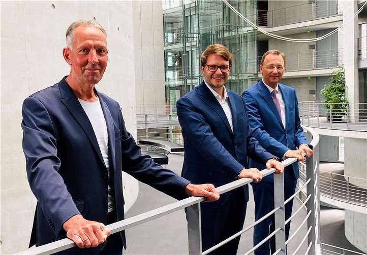 Die Bundestagsabgeordneten Lehmann, Wendt und Oster (alle CDU) begrüßen und unterstützen die Petition der DLRG, weil diese die wichtige Kultur des Schwimmens retten möchte.Copyright: MdB Büro Josef Oster