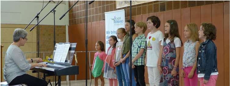 Bunte Töne in Horbach  Die „Bunten Töne“ zeigen beim Jugendchorfestival ihr Können. Privat