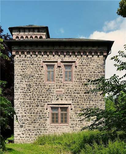 Die Burg Arenberg auf dem Aremberg wurde vermutlich im 12. Jh. errichtet und 1683 durch die Franzosen zerstört. Foto: privat