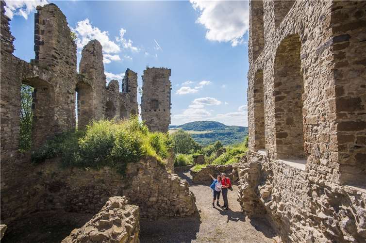 Die Burg Olbrück ist ein Wahrzeichen des Brohltals.  Foto: Kappest