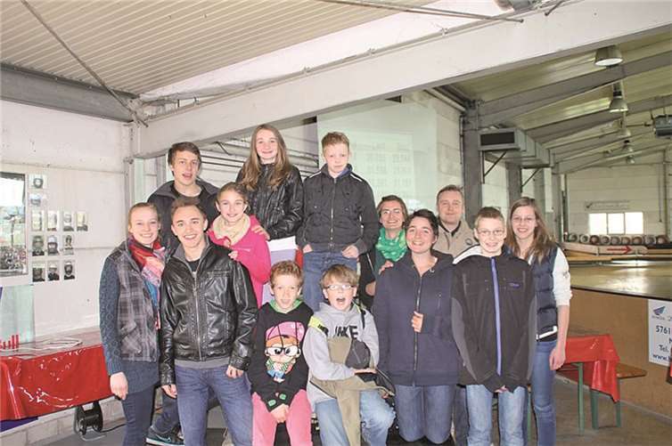 Die Burgbläserjugend Rheinbreitbach im Kartodrom.Privat