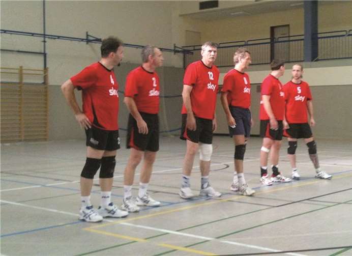 Die Burgbrohler-Mannschaft lief mit ihren neuen Trikots ein, aber leider brachten sie an diesem Tag kein Glück, man verlor beide Spiele. privat