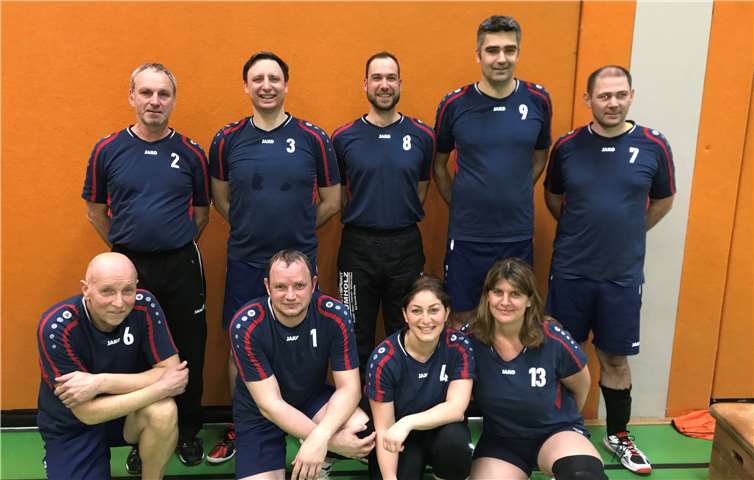 Die Burgbrohler Volleyball Senioren freuen sich auf den ersten Heimspieltag der Saison. privat