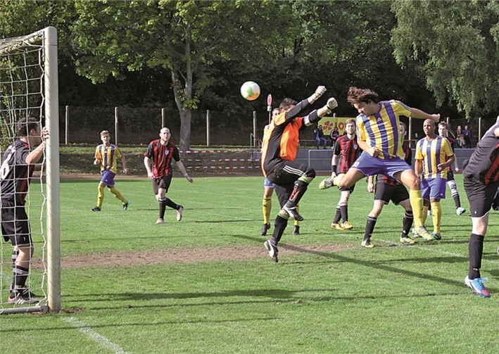 Die Burgbrohler in den blaugelben Trikots schafften es, ganze acht Mal im gegnerischen Tor einzunetzen.privat