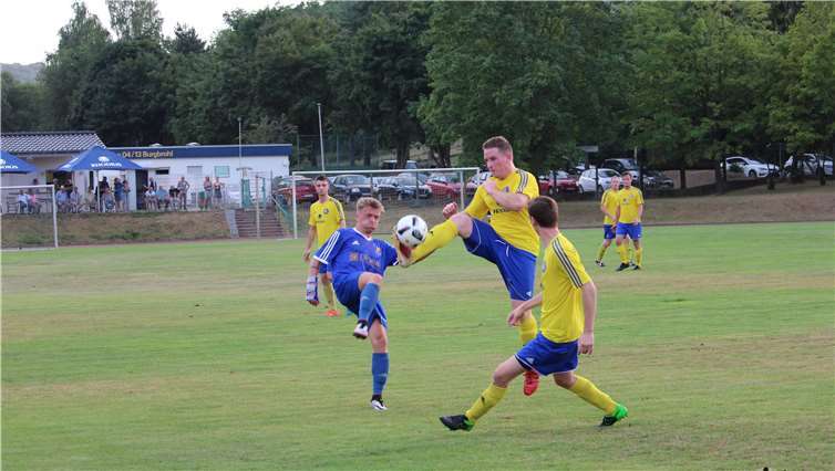 Die Burgbrohler mussten sich dem SV Dernau geschlagen geben. René Loth/Eifelsports Fotografie