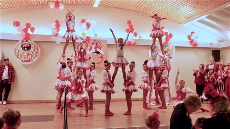 Die Burggarde Rheinbreitbach zeigte aktuelle Sessionstänze.  Foto: Michael Frings/KG Rheinbreitbach