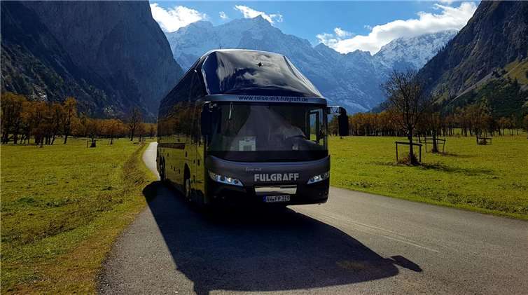 Die Busse des Unternehmens sind alle hochwertig und auch an Bord ist bei mehrtägigen Reisen ein Service verfügbar.
