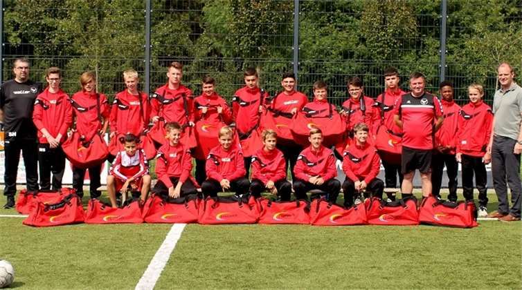 Die C-Jugend des SV Rot-Weiß Merl feierte in ihrer ersten Saison auf dem großen Feld einen erfolgreichen Einstand. privat