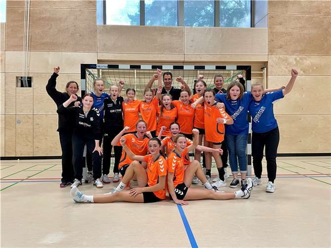 Die C-Jugend des TV Engers bejubelt die Qualifikation zur RPS Oberliga. Foto: privat