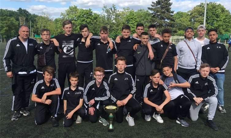 Die C-Junioren der JSG Remagen nahmen am Maisons Laffitte Cup in der Partnerstadt teil. privat