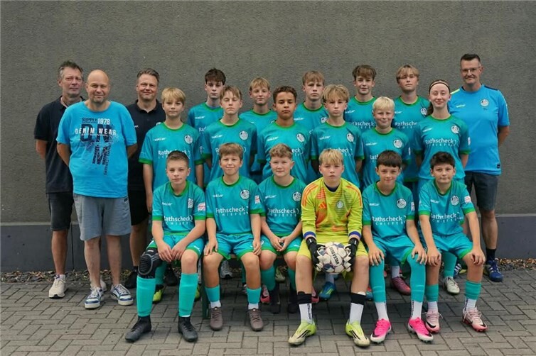 Die C1-JSG Vulkaneifel Mendig zusammen mit ihren Trainern und Betreuer