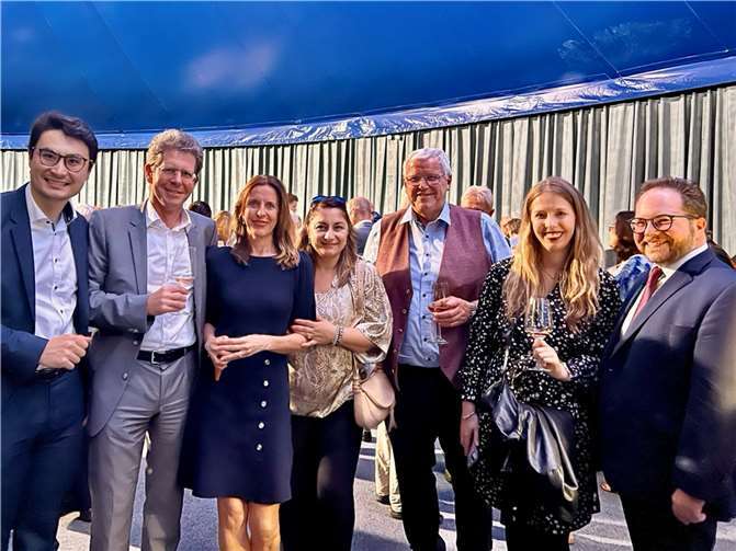 Die CDU-Delegation bei der Verleihung des Joseph-Breitbach-Preises würdigt die Preisträgerin Anne Weber.  Foto: Veronika Hollmann.