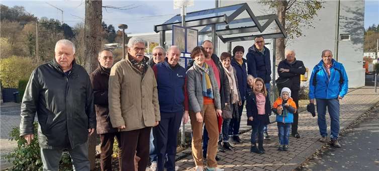 Die CDU Delegation und ihre Gäste freuen sich auf die Kennenlernfahrt mit dem RegioBus. Fotos: CDU Bad Breisig