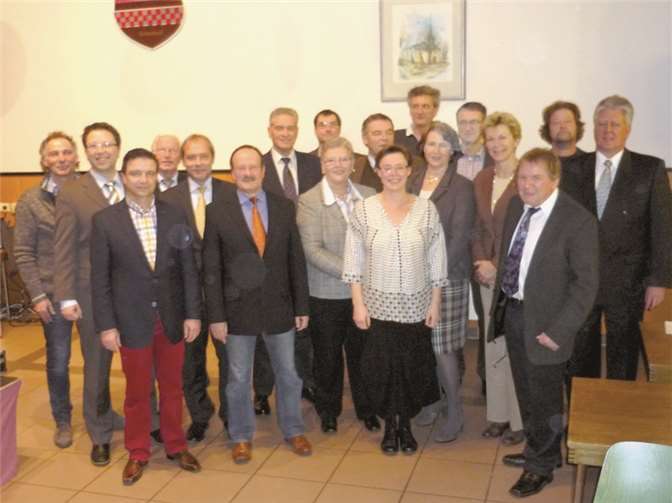 Die CDU-Direktkandidaten (v. l.) Peter Nathan, André Kaufmann, Manfred Lütz, Willi Eichmanns, Bernd-Olaf Großmann, Günter Tappeser, Heinz-Günter Kruse, Olav Jäckels, Brigitte Haselwanter, Hanns Christian Wagner, Tanja Pleßer, Hartmut Kircher, Gertud Klein, Jürgen Pump, Martina Unger, Josef Schmitz, Ralf von der Stein und Friedrich Hansen. privat