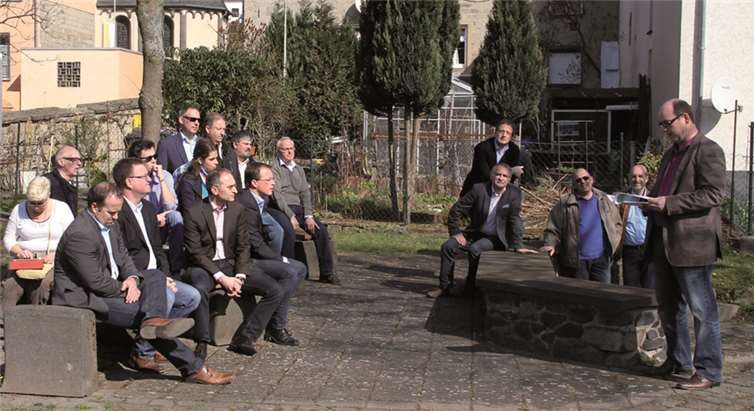 Die CDU-Fraktion im VG-Rat machte sich ein Bild von der Dorferneuerung in Rieden.privat