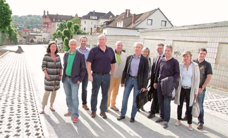 Die CDU-Fraktion um ihren Vorsitzenden Gerhard Masberg informierte sich über den Stand der Bauarbeiten im Bereich des Güterbahnhofs. privat